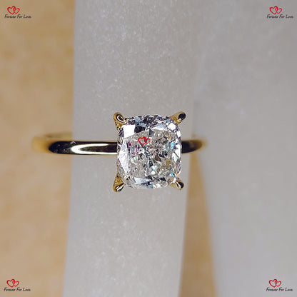 Bague de fiançailles exquise avec diamant taille coussin