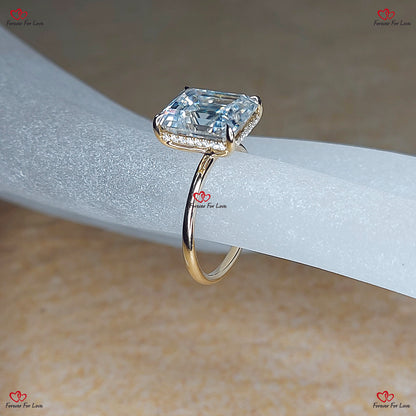 Bague de fiançailles en or blanc et platine avec moissanite taille émeraude