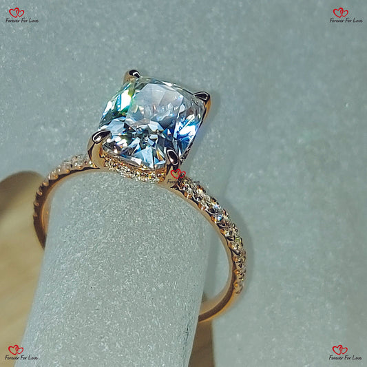 Bague de fiançailles allongée en moissanite taille coussin à effet de glace pilée