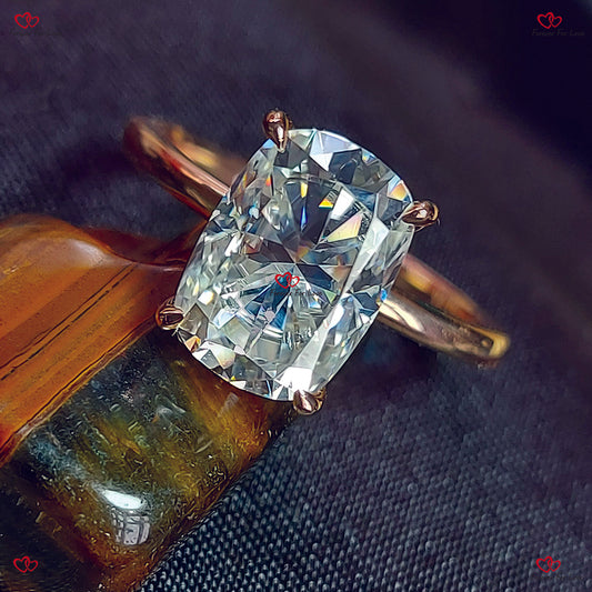 Bague de fiançailles en moissanite taille coussin avec halo caché – Solitaire taille coussin en or massif