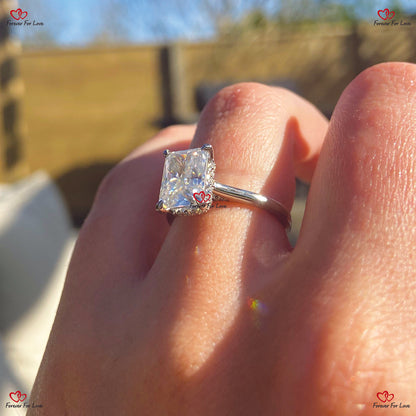 Bague de fiançailles allongée en moissanite taille radiante à effet glace pilée