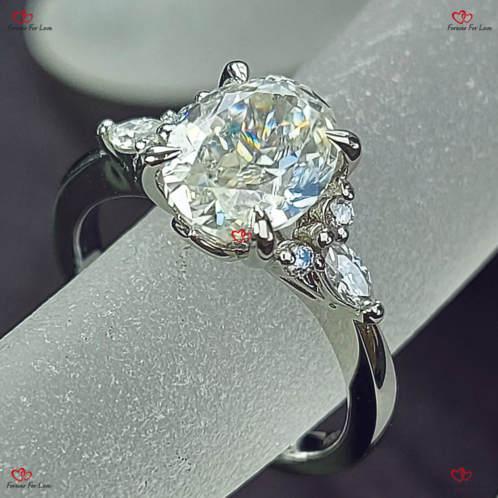 Bague de fiançailles vintage en or massif avec moissanite ovale