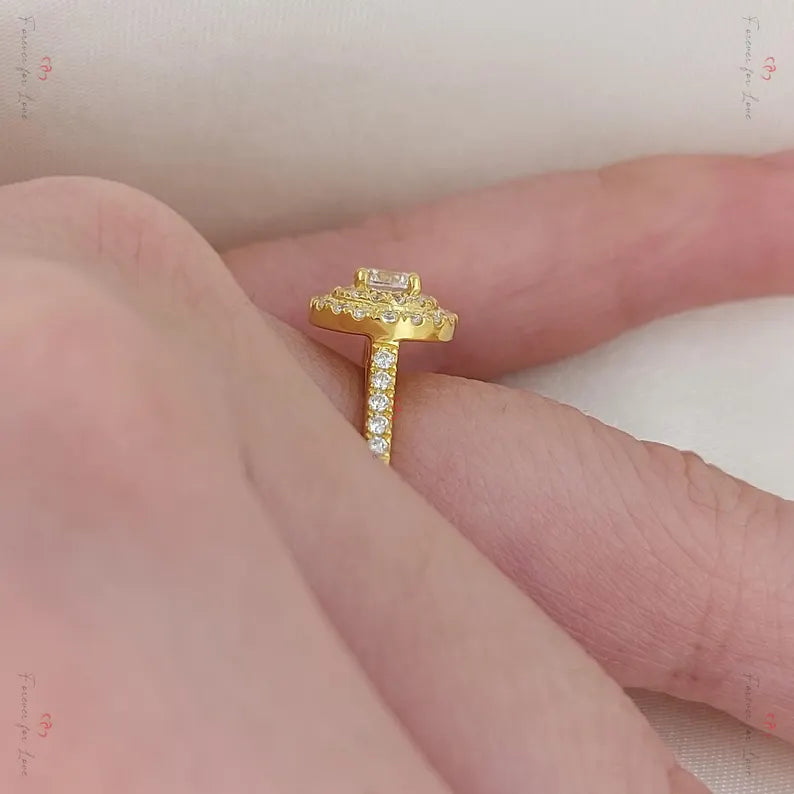 Bague en diamant rond naturel à double halo pavé de 0,5 carat