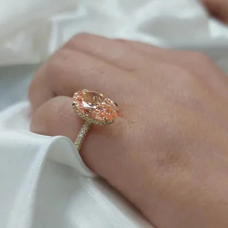 Bague de fiançailles avec diamant rose taille ovale créé en laboratoire