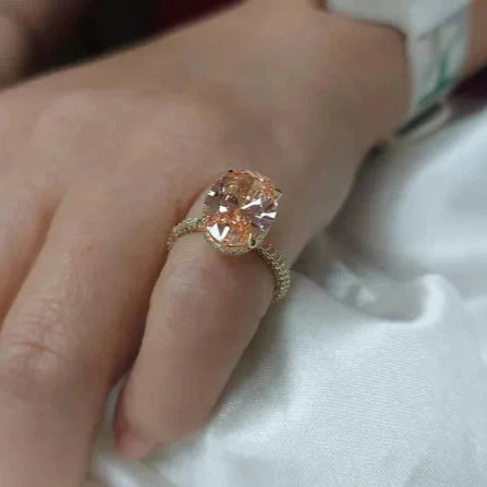 Bague de fiançailles avec diamant rose taille ovale créé en laboratoire