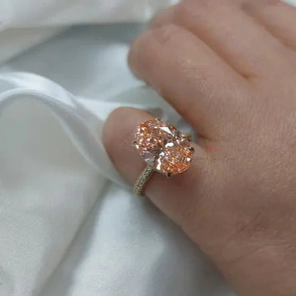 Bague de fiançailles avec diamant rose taille ovale créé en laboratoire