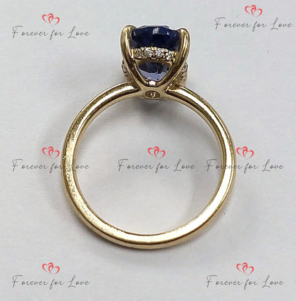 Bague unique avec tanzanite naturelle à taille ovale et accents de diamants