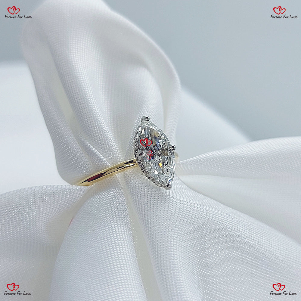 Bague de fiançailles avec halo caché de diamants taille marquise