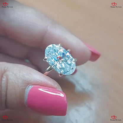 Bague de fiançailles en diamant taille ovale avec glace pilée de Haley Bieber