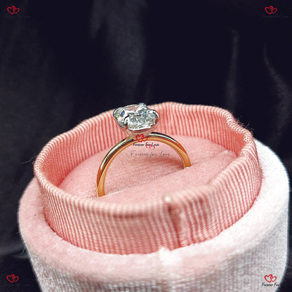 Bague de fiançailles avec diamant solitaire ovale