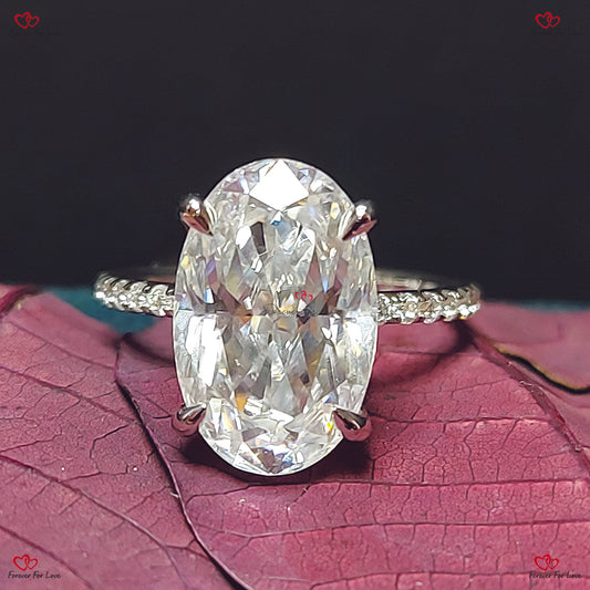 Bague de fiançailles hybride avec diamant taille ovale et bande pavée de glace pilée