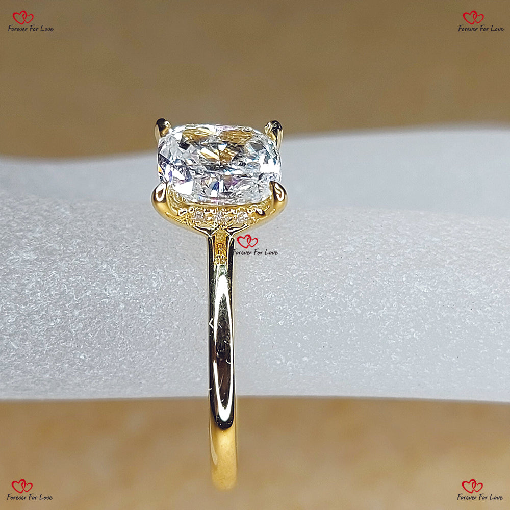 Bague de fiançailles exquise avec diamant taille coussin