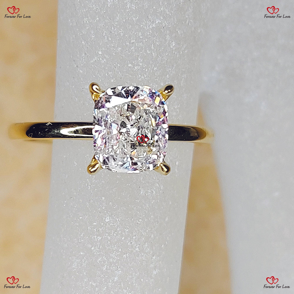 Bague de fiançailles exquise avec diamant taille coussin