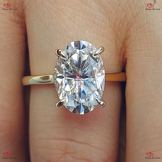 Bague de fiançailles en moissanite ovale taille brillant | Halo caché | Inspirée par Haley Bieber