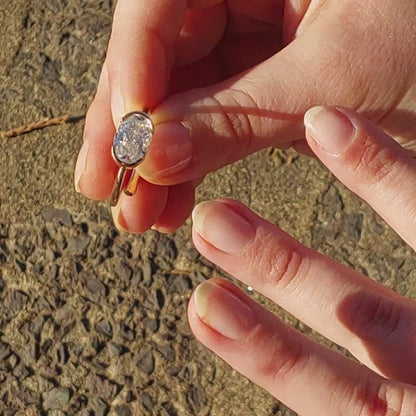 Ovaler Diamant-Verlobungsring im Hailey-Bieber-Stil