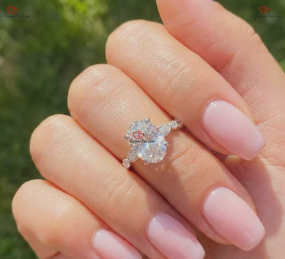 Ewige Eleganz: Ovaler Moissanit-Verlobungsring aus massivem Gold