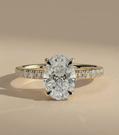 Elegant 1.23 Carat Oval Diamond Ring in Yellow Gold
