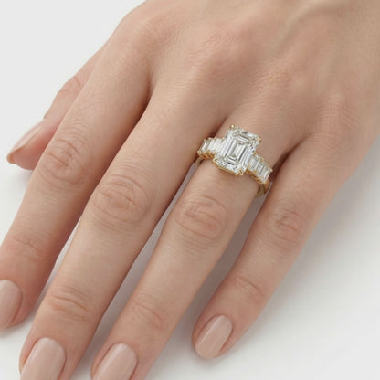 5 Karat Radiant Lab Diamant-Verlobungsring, Smaragd Pave Band