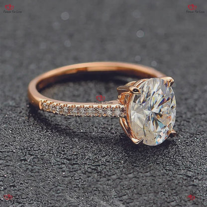 Bague de fiançailles élégante en moissanite ovale en or blanc