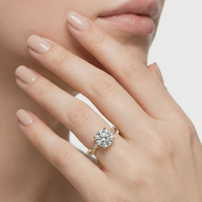Bague de fiançailles en or jaune avec diamant rond créé en laboratoire et certifié IGI