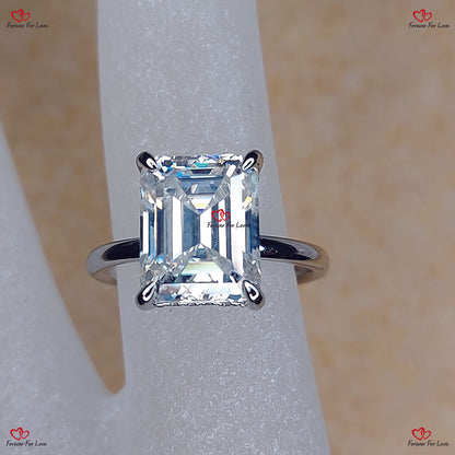 Bague de fiançailles Forever One en moissanite taille émeraude