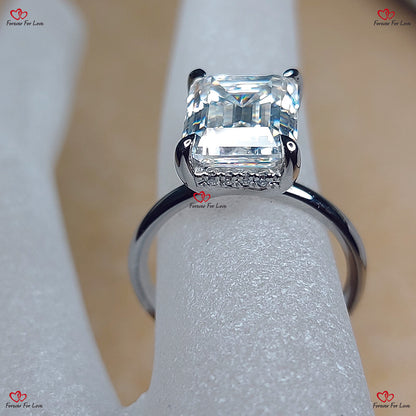 Bague de fiançailles Forever One en moissanite taille émeraude