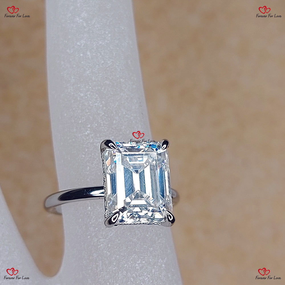 Bague de fiançailles Forever One en moissanite taille émeraude