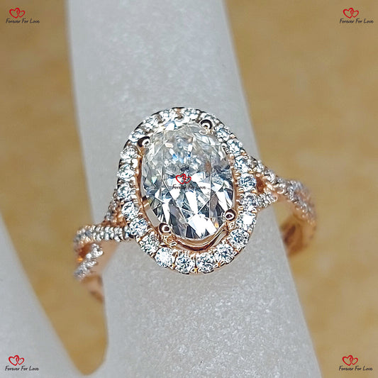 Bague de fiançailles vintage Halo Oval Forever One en moissanite