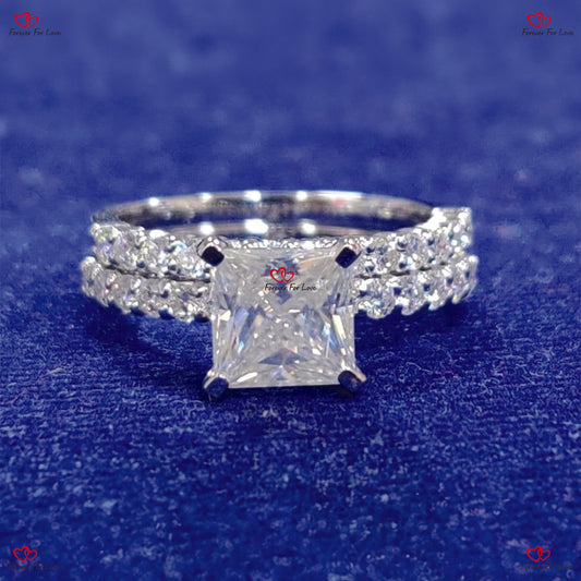 Bague de fiançailles en or massif avec diamants taille princesse | Bague de fiançailles en moissanite